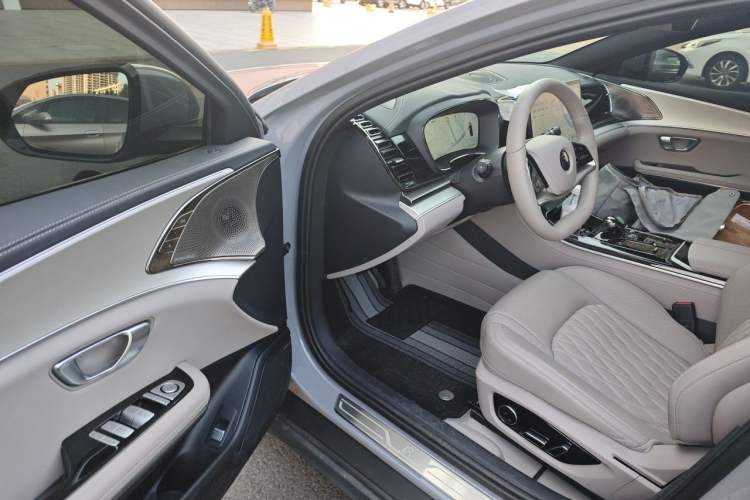 Used BYD Han 2025 DM-i Smart Drive 125KM Prestige Model Driver Seat