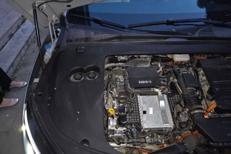Used BYD Han 2025 DM-i 125KM Prestige Model Engine Bay Right