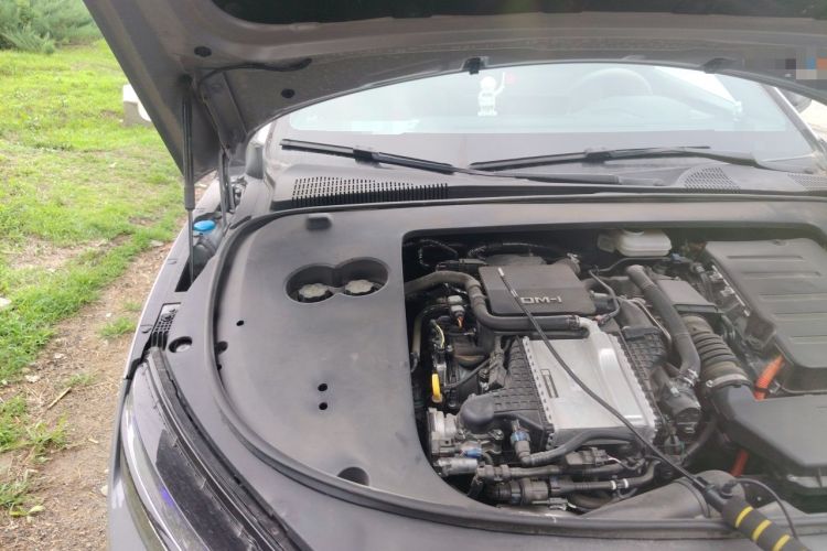 Used BYD Han 2025 DM-i 125KM Prestige Model Engine Bay Right