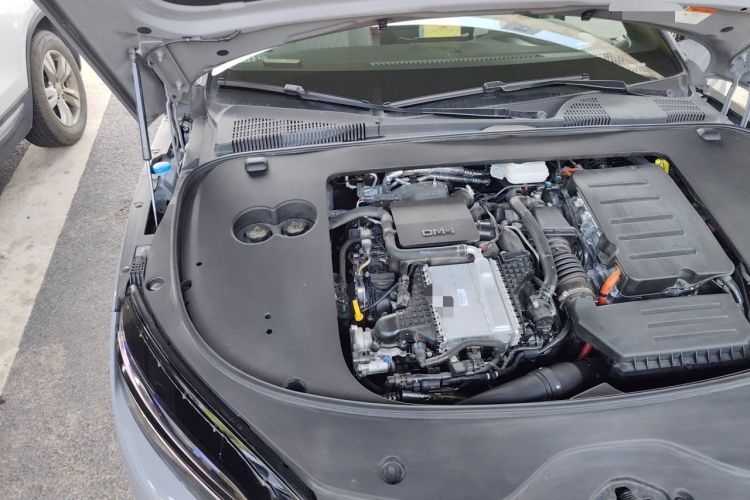 Used BYD Han 2025 DM-i 125KM Elite Model Engine Bay Right