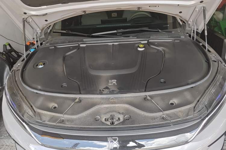 Used BYD Han 2025 EV with 701 km of Laser Radar-Enabled Intelligent Driving Engine Bay
