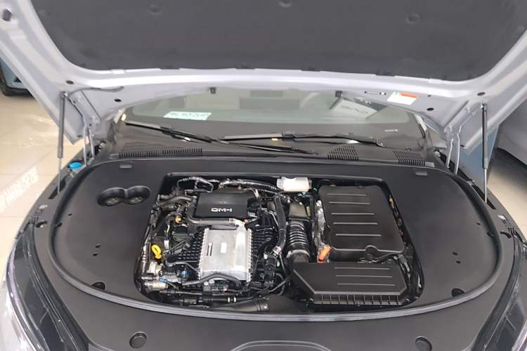 Used BYD Han 2025 DM-i 125KM LiDAR-Powered Intelligent Driving Model Engine Bay