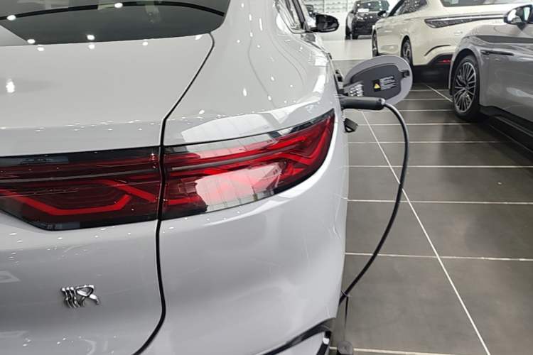 Used BYD Han 2025 EV with 701 km of Laser Radar-Enabled Intelligent Driving Exterior 3
