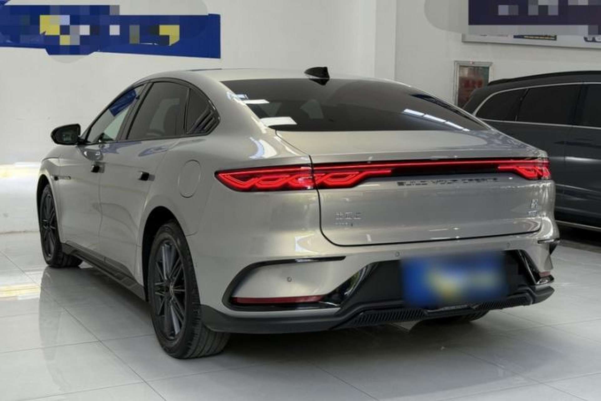 Used BYD Han 2025 DM-i Intelligent Driving Edition 245KM Prestigious Edition Exterior 3