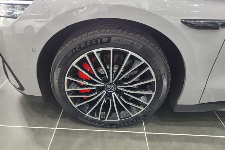 Used BYD Han 2025 EV with 701 km of Laser Radar-Enabled Intelligent Driving Exterior 4