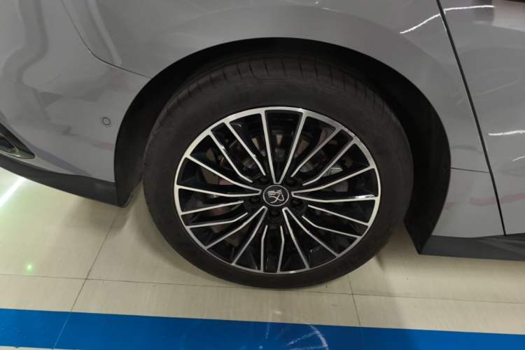 Used BYD Han 2025 DM-i Intelligent Driving Edition 125KM LiDAR Flagship Model Exterior 5