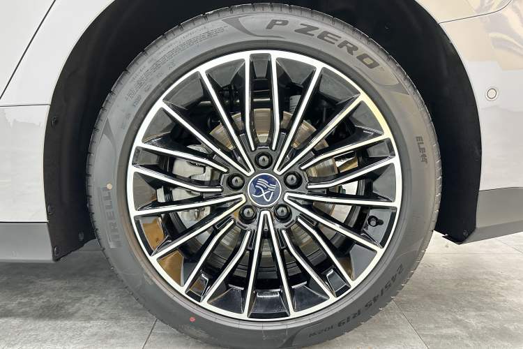 Used BYD Han 2025 DM-i Intelligent Driving Edition 125KM LiDAR Flagship Model Exterior 9