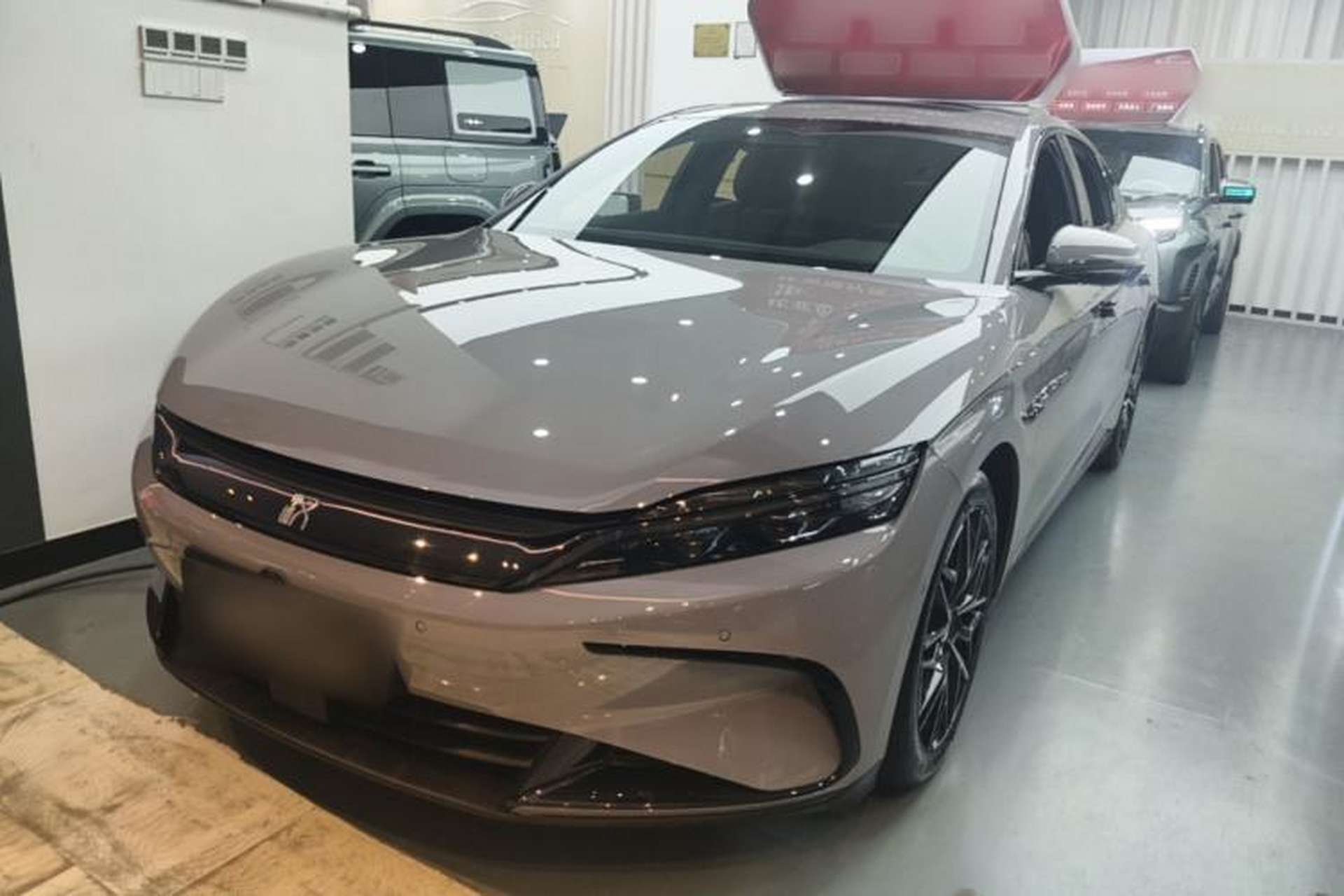 Used BYD Han 2025 DM-i Smart Drive 125KM Prestige Model Front Left 45 Deg