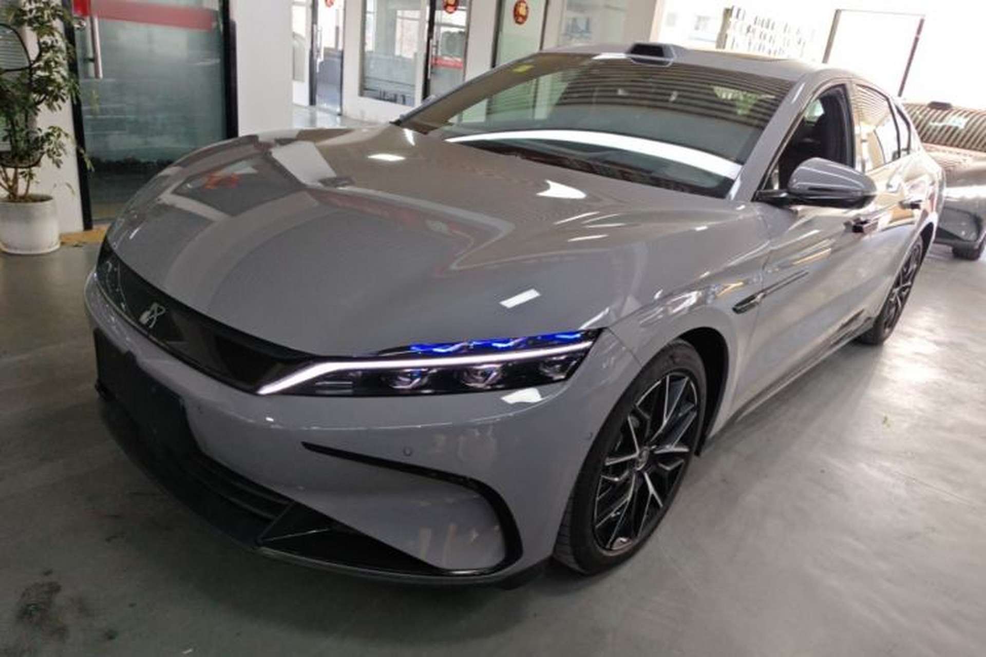 Used BYD Han 2025 DM-i Intelligent Driving Edition 125KM LiDAR Flagship Model Front Left 45 Deg