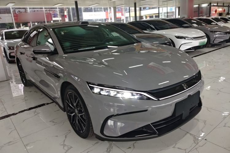Used BYD Han 2025 DM-i Intelligent Driving Edition 125KM Prestige Model Front Right 45 Deg