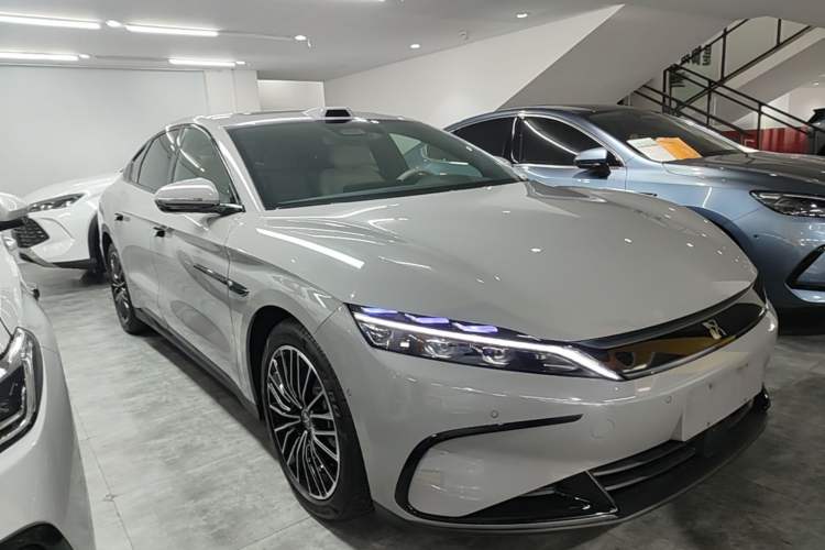Used BYD Han 2025 DM-i Intelligent Driving Edition 125KM LiDAR Flagship Model Front Right 45 Deg