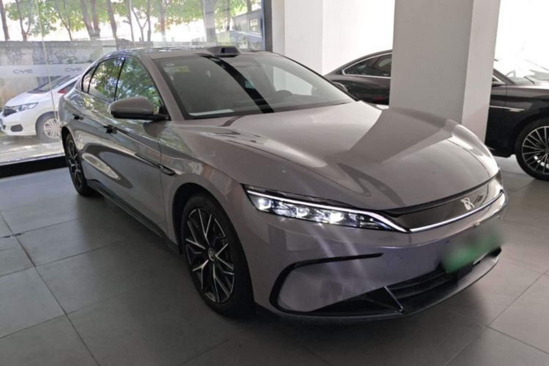 Used BYD Han 2025 DM-i Intelligent Driving Edition 125KM LiDAR Flagship Model Front Right 45 Deg