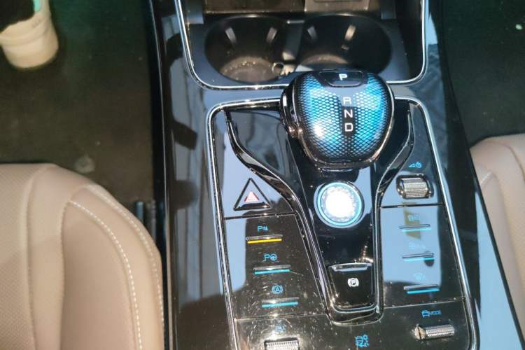 Used BYD Han 2025 DM-i 125KM LiDAR-Powered Intelligent Driving Model Gear Lever