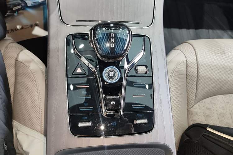 Used BYD Han 2025 EV with 701 km of Laser Radar-Enabled Intelligent Driving Gear Lever