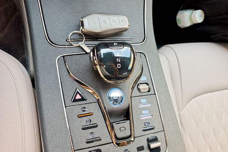 Used BYD Han 2025 DM-i 125KM Elite Model Gear Lever