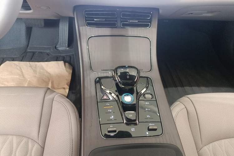 Used BYD Han 2025 DM-i 125KM LiDAR-Powered Intelligent Driving Model Gear Lever
