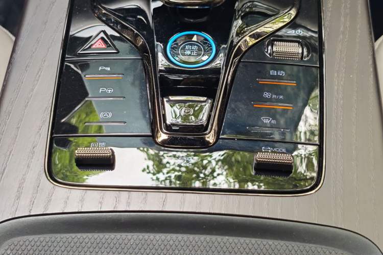 Used BYD Han 2025 EV Intelligent Driving Edition 701KM LiDAR Flagship Model Gear Lever