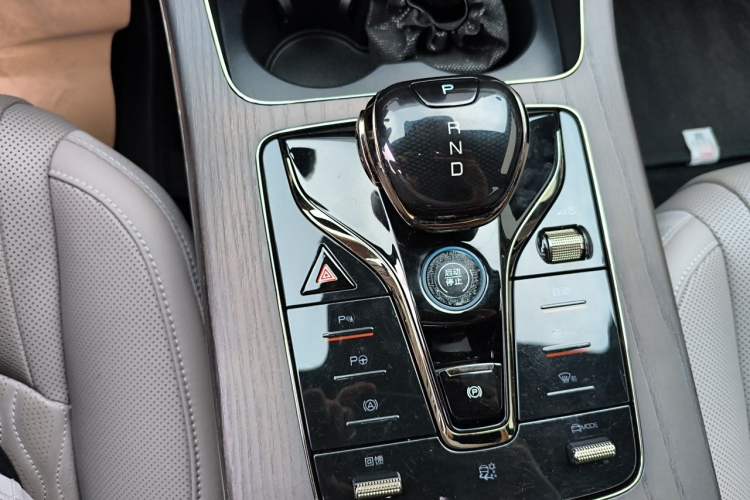 Used BYD Han 2025 EV with 701 km of Laser Radar-Enabled Intelligent Driving Gear Lever