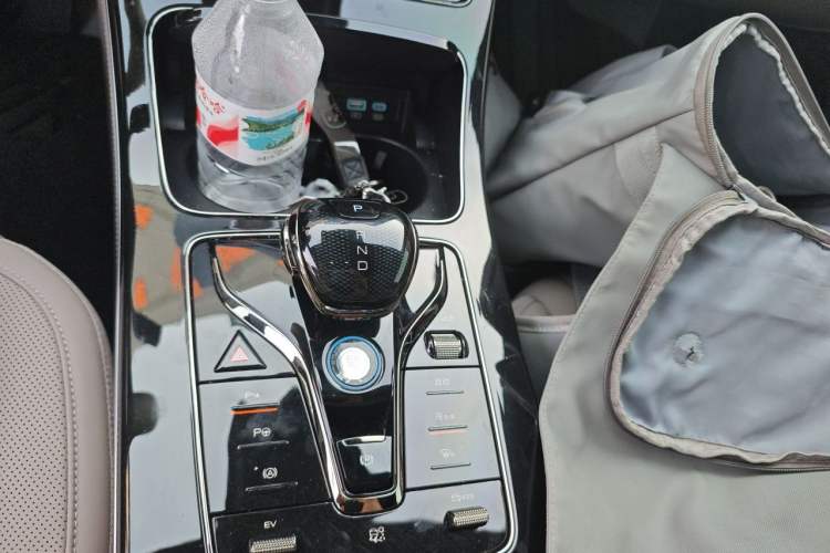 Used BYD Han 2025 DM-i Smart Drive 125KM Prestige Model Gear Lever