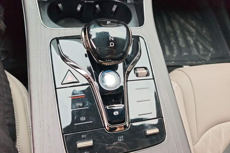 Used BYD Han 2025 DM-i Intelligent Driving Edition 125KM LiDAR Flagship Model Gear Lever