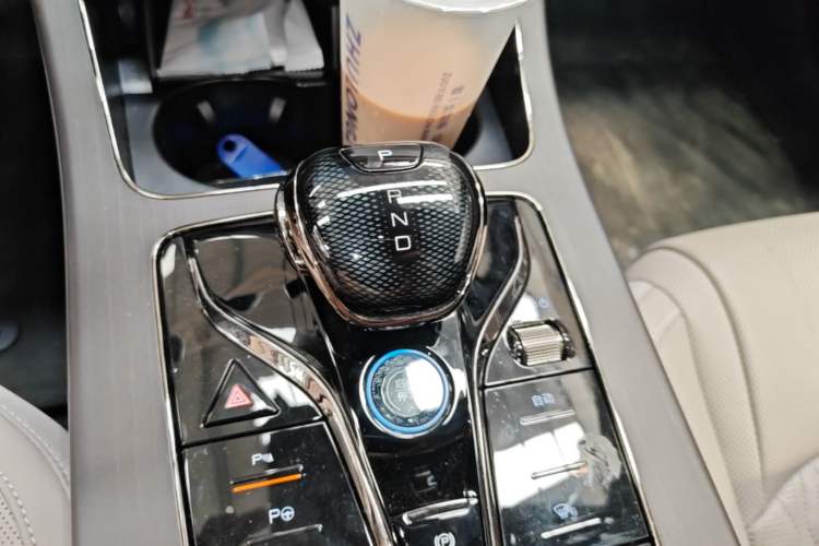 Used BYD Han 2025 DM-i Intelligent Driving Edition 125KM LiDAR Flagship Model Gear Lever
