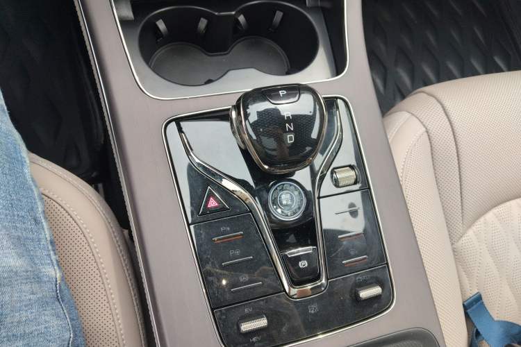 Used BYD Han 2025 DM-i Intelligent Driving Edition 125KM LiDAR Flagship Model Gear Lever