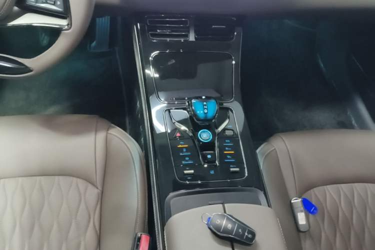 Used BYD Han 2025 DM-i 125KM Elite Model Gear Lever