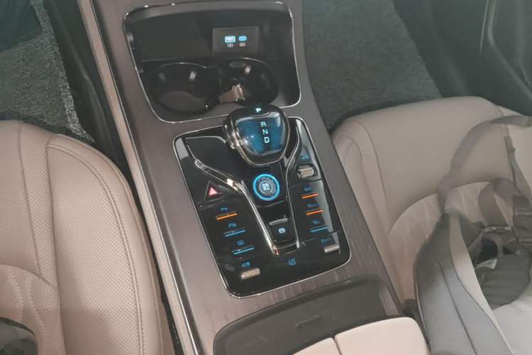 Used BYD Han 2025 EV with 701 km of Laser Radar-Enabled Intelligent Driving Gear Lever
