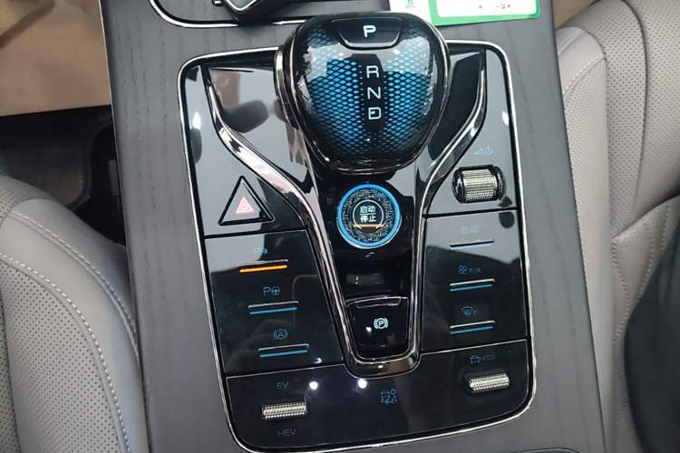 Used BYD Han 2025 DM-i 125KM LiDAR-Powered Intelligent Driving Model Gear Lever
