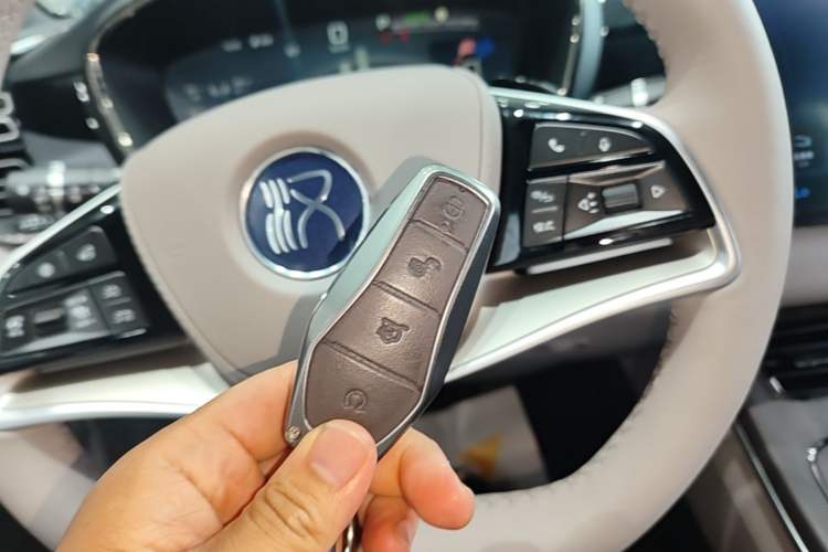 Used BYD Han 2025 EV with 701 km of Laser Radar-Enabled Intelligent Driving Interior 1