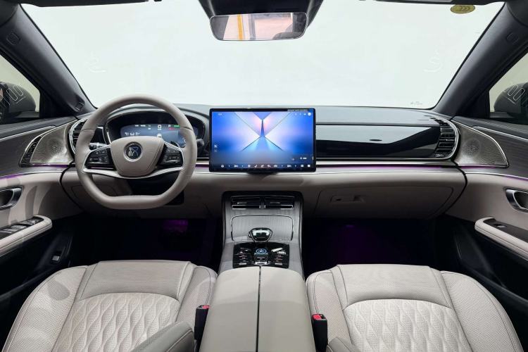 Used BYD Han 2025 EV with 701 km of Laser Radar-Enabled Intelligent Driving Interior 2