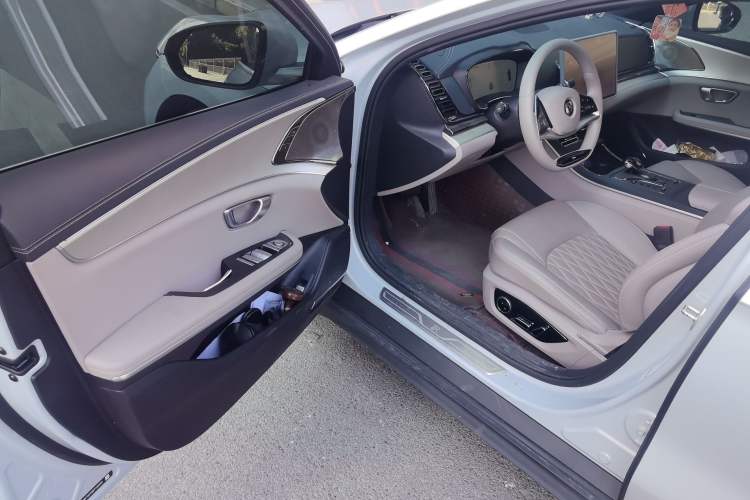 Used BYD Han 2025 DM-i Smart Drive 125KM Comfort Edition Interior 3
