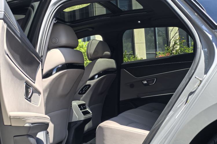 Used BYD Han 2025 EV Intelligent Driving Edition 701KM LiDAR Flagship Model Interior 3