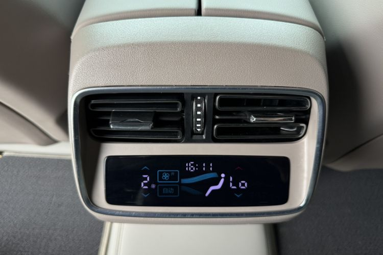 Used BYD Han 2025 DM-i 125KM Prestige Model Interior 3