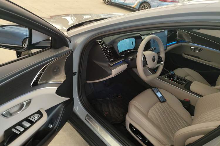Used BYD Han 2025 DM-i Intelligent Driving Edition 125KM LiDAR Flagship Model Interior 3