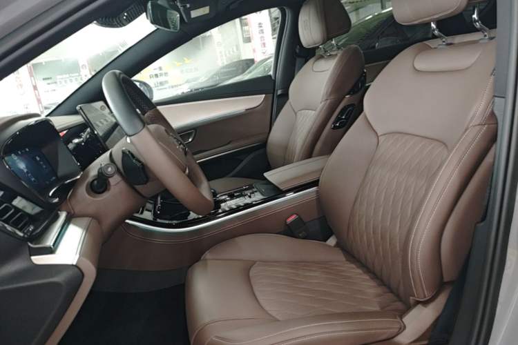 Used BYD Han 2025 DM-i Intelligent Driving Edition 125KM Prestige Model Left Front Seat