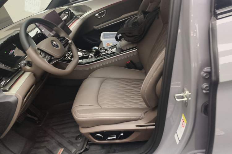 Used BYD Han 2025 DM-i Smart Drive 125KM Prestige Model Left Front Seat