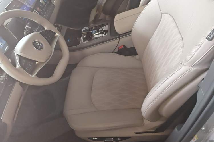 Used BYD Han 2025 EV with 701 km of Laser Radar-Enabled Intelligent Driving Left Front Seat