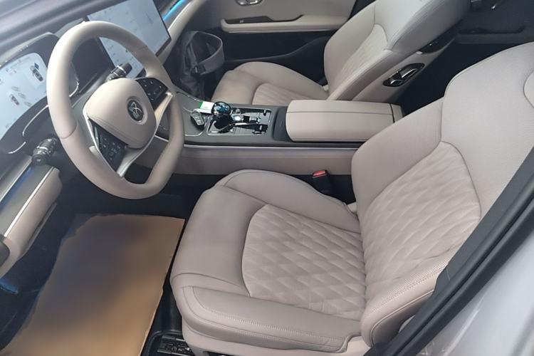 Used BYD Han 2025 DM-i 125KM LiDAR-Powered Intelligent Driving Model Left Front Seat