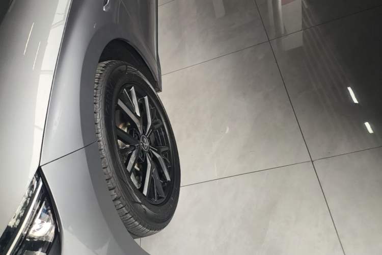 Used BYD Han 2025 DM-i 125KM Elite Model Left Front Wheel Hub