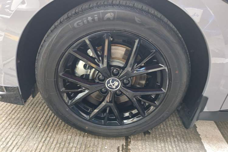 Used BYD Han 2025 DM-i 125KM Elite Model Left Front Wheel Hub