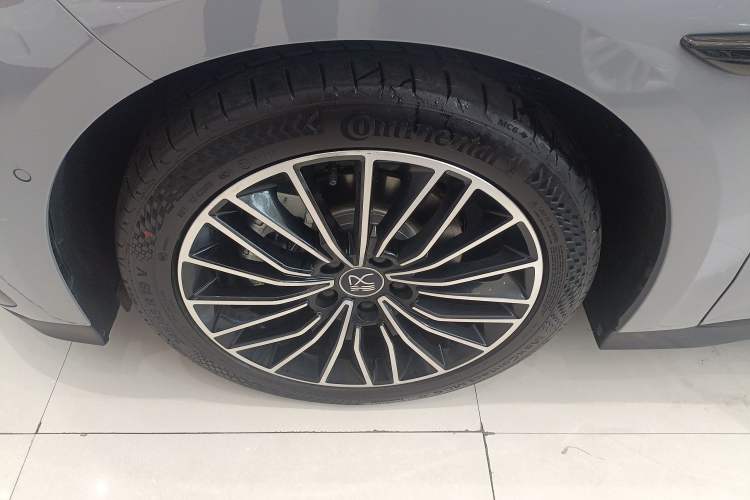 Used BYD Han 2025 DM-i 125KM LiDAR-Powered Intelligent Driving Model Left Front Wheel Hub