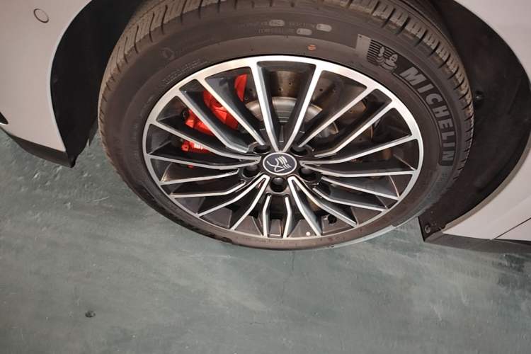 Used BYD Han 2025 EV Intelligent Driving Edition 701KM LiDAR Flagship Model Left Front Wheel Hub