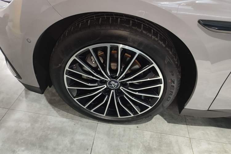 Used BYD Han 2025 DM-i Intelligent Driving Edition 125KM LiDAR Flagship Model Left Front Wheel Hub