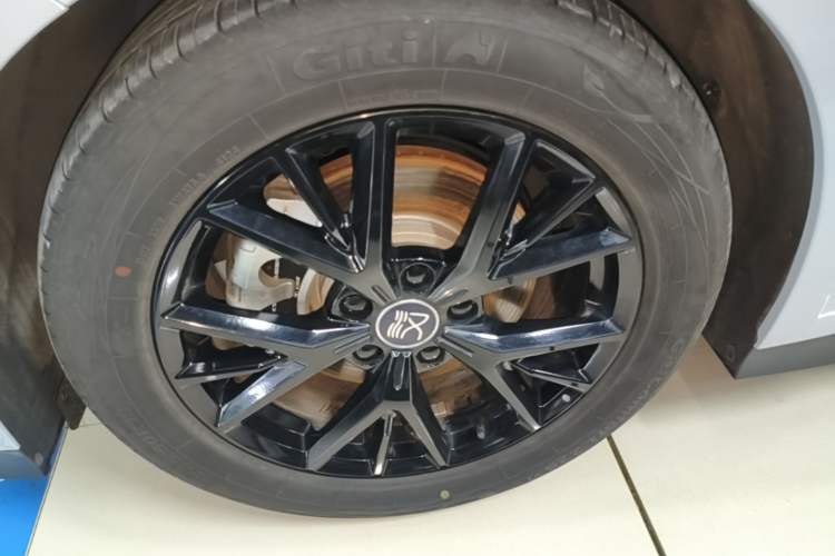 Used BYD Han 2025 DM-i 125KM Elite Model Left Front Wheel Hub