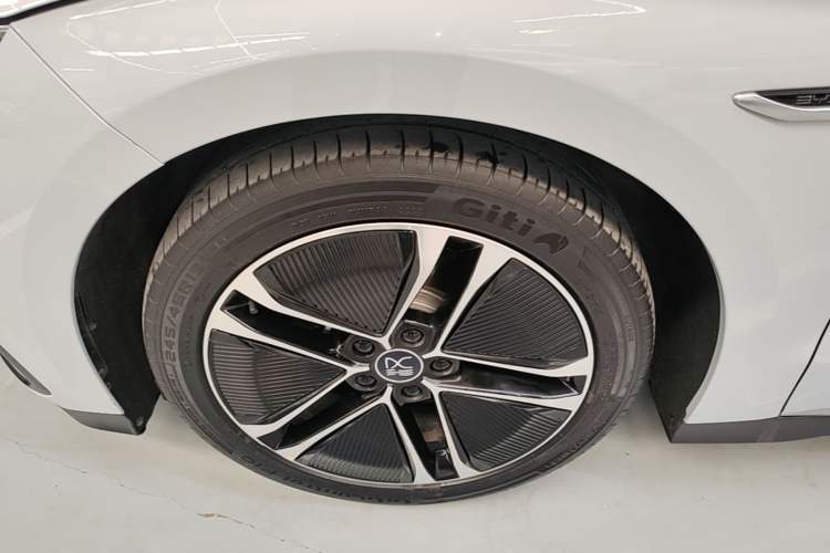Used BYD Han 2025 DM-i 125KM Prestige Model Left Front Wheel Hub