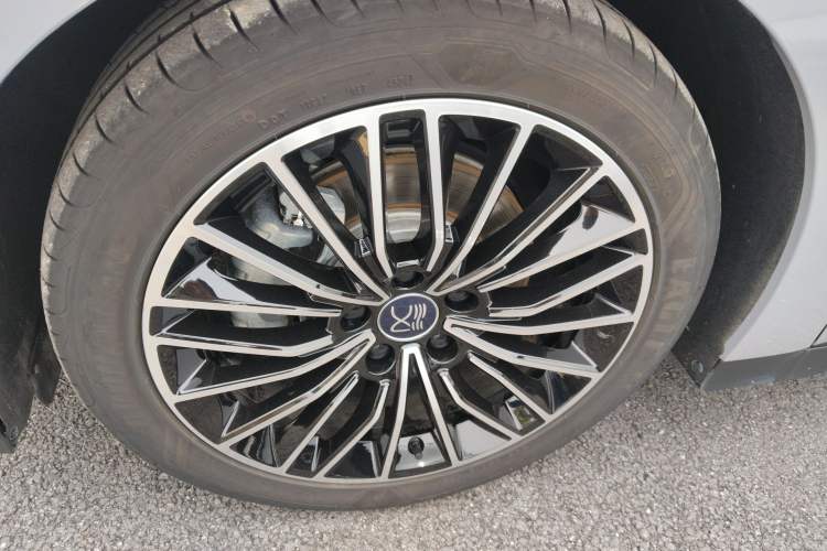 Used BYD Han 2025 DM-i Intelligent Driving Edition 125KM LiDAR Flagship Model Left Front Wheel Hub