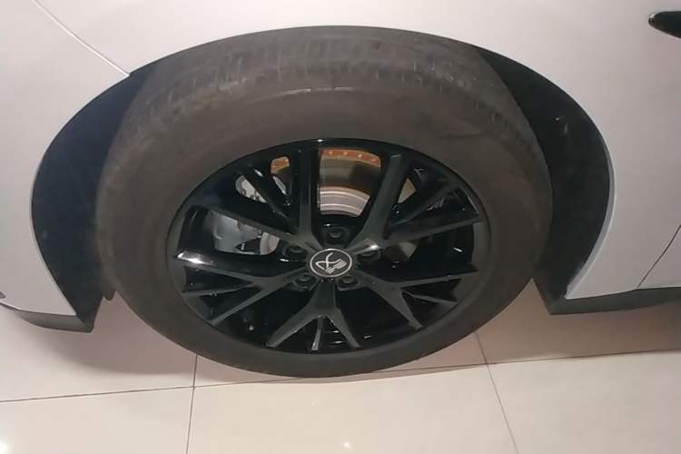 Used BYD Han 2025 DM-i Smart Drive 125KM Comfort Edition Left Front Wheel Hub