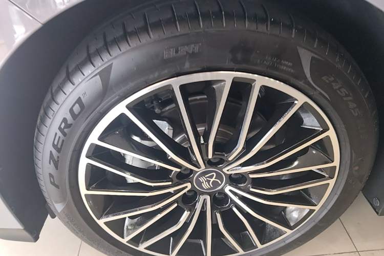 Used BYD Han 2025 DM-i 125KM LiDAR-Powered Intelligent Driving Model Left Front Wheel Hub