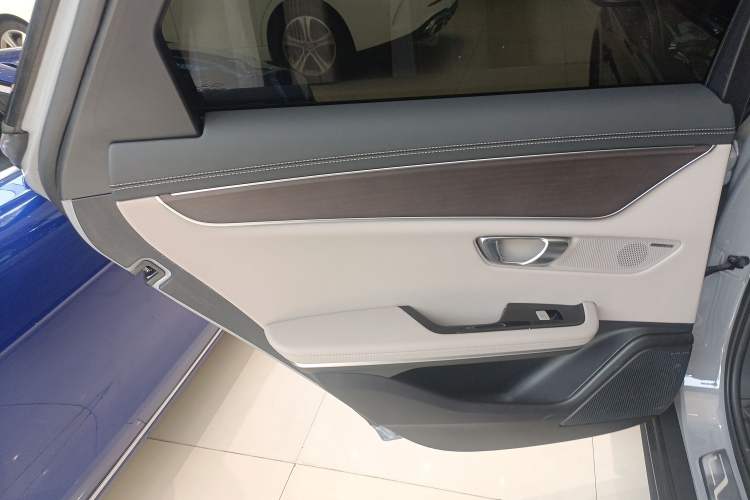 Used BYD Han 2025 DM-i 125KM LiDAR-Powered Intelligent Driving Model Left Rear Door Interior